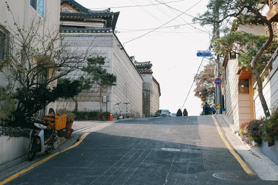 Cheongdam-Apgujeong luxury retail corridor at dusk — Galleria frontage and the rodeo walking grid (Seoul Aesthetic Guide)